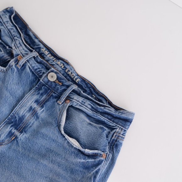 American Eagle 90's Boyfriend Distress Jeans Denim Size 8 - Picture 9 of 16